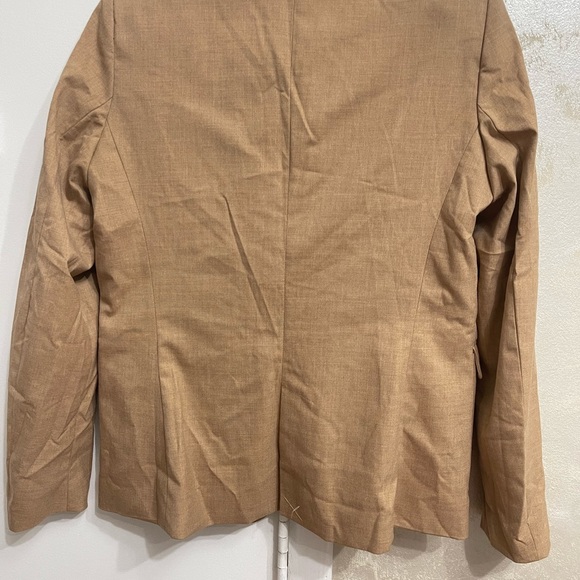 NWT - Picture 4 of 4